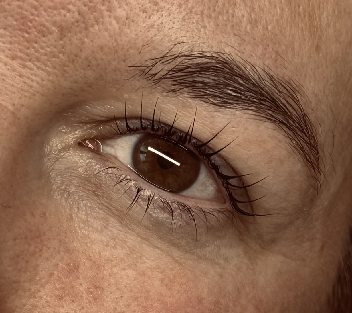 Laminace a lifting řas pro přirozeně krásný a výrazný pohled